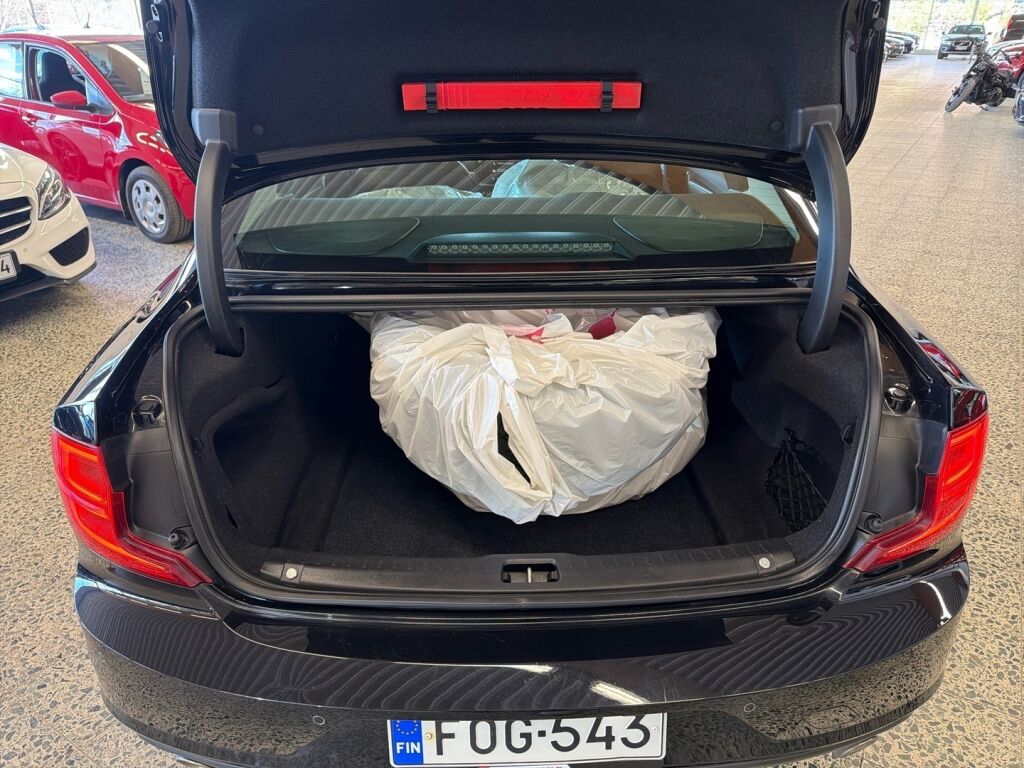 Volvo S90 2018 Musta
