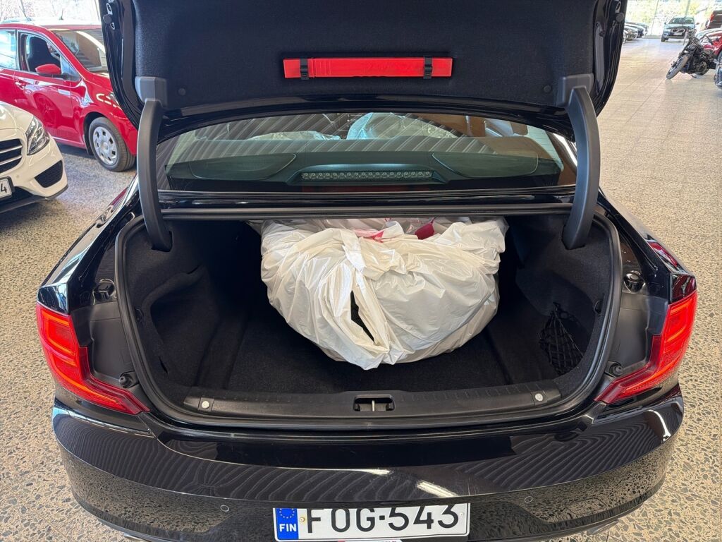 Volvo S90 2018 Musta