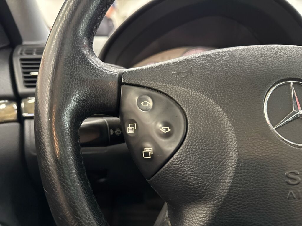 Mercedes-Benz E 2004 Hopea