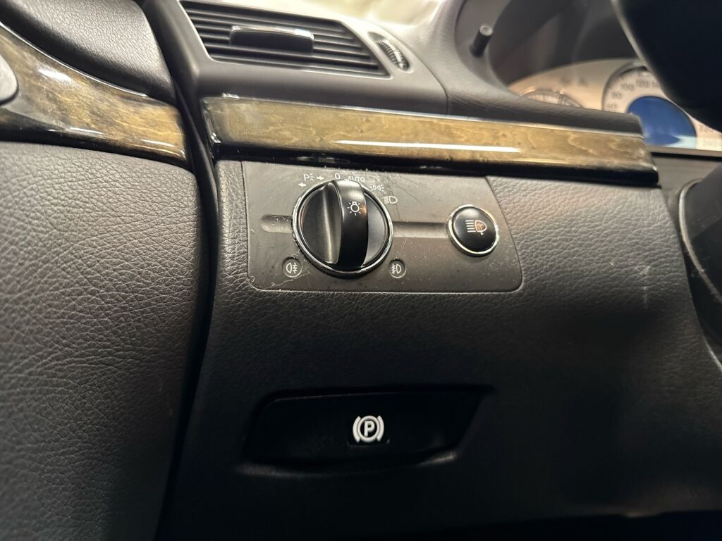 Mercedes-Benz E 2004 Hopea