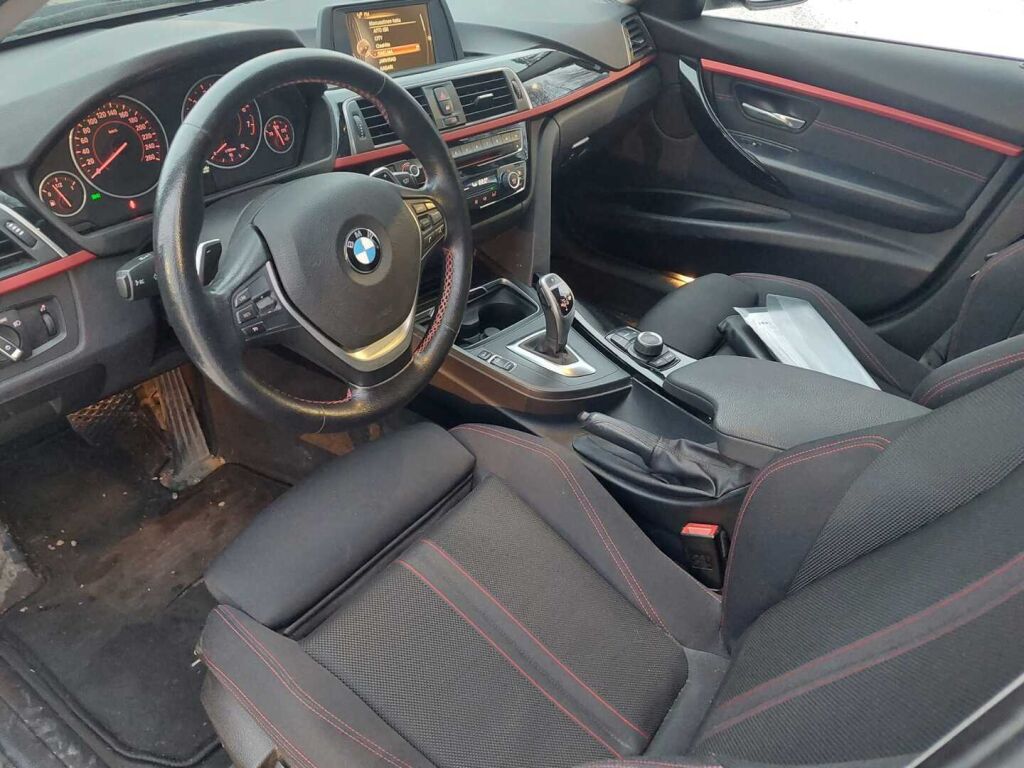 BMW 330 2016 Musta