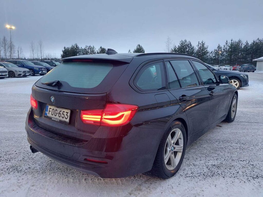 BMW 330 2016 Musta