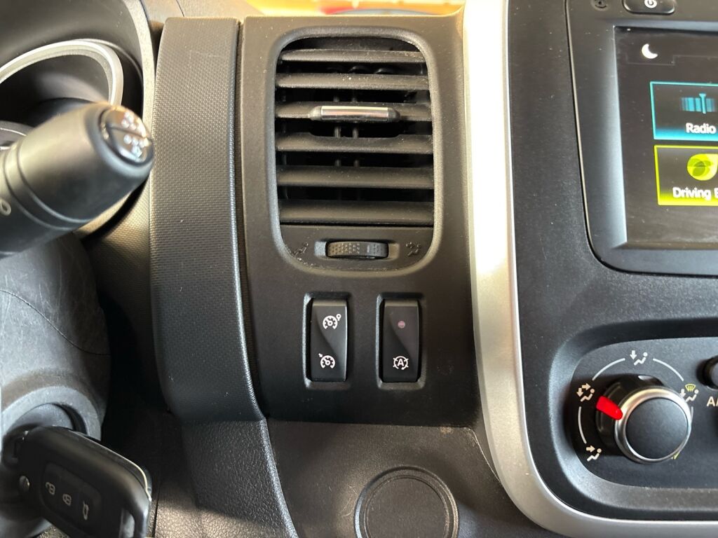 Renault Trafic 2020 Valkoinen