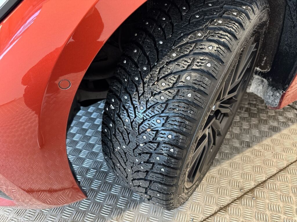 BMW 330 2020 Oranssi