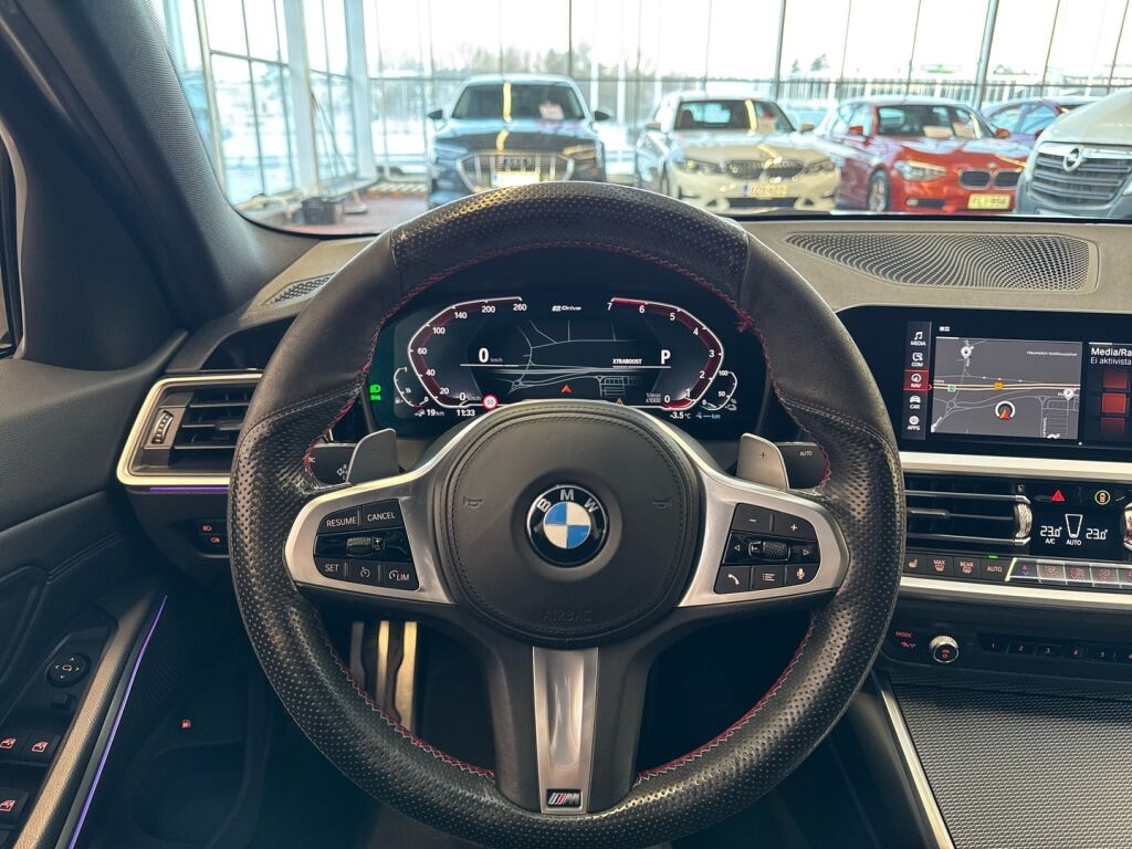 BMW 330 2020 Oranssi