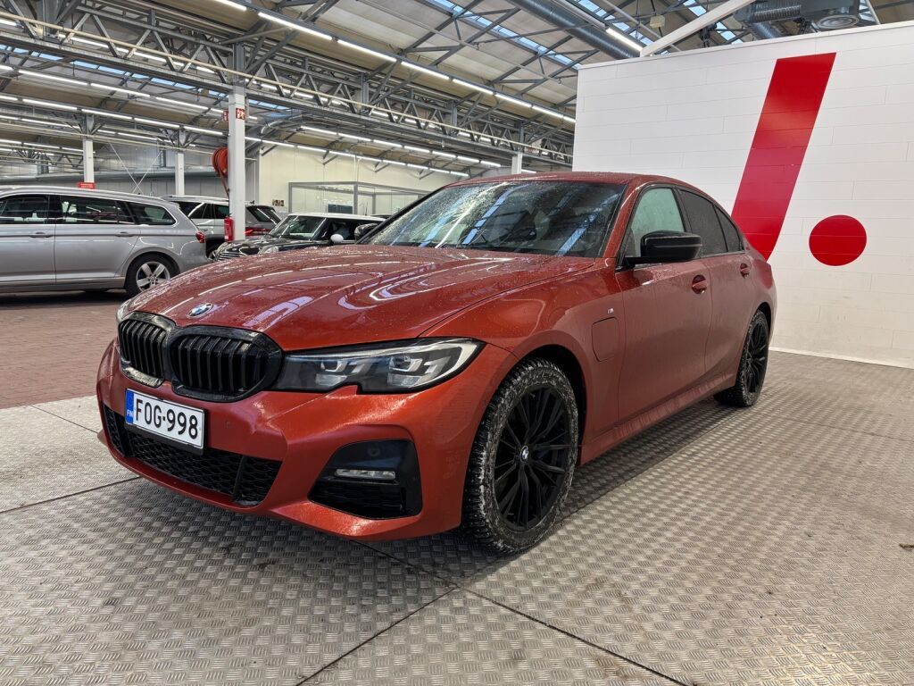 BMW 330 2020 Oranssi