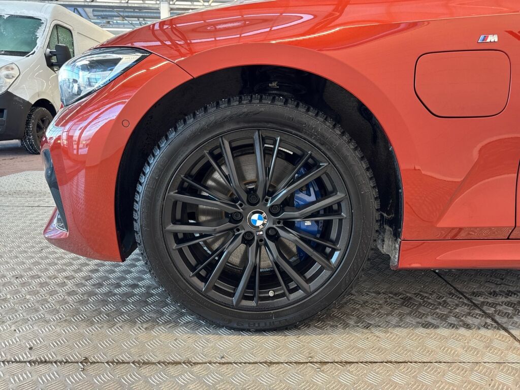 BMW 330 2020 Oranssi