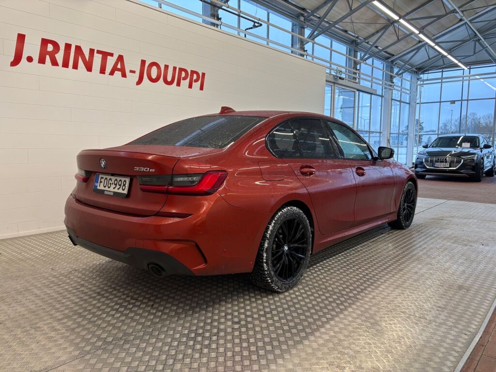 BMW 330 2020 Oranssi