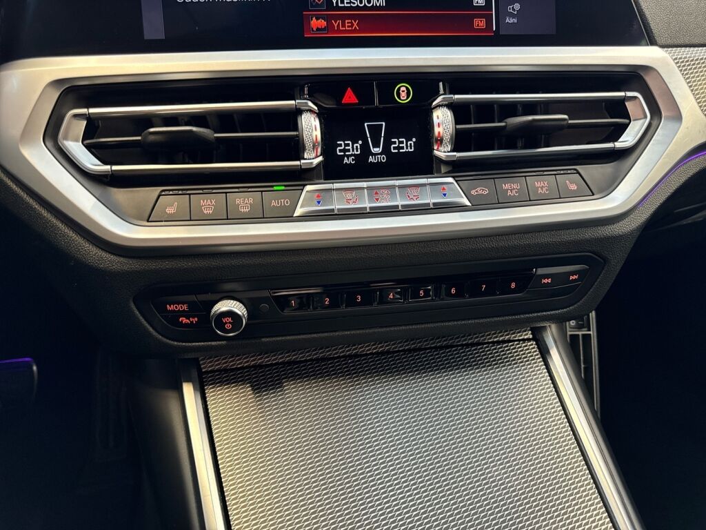 BMW 330 2020 Oranssi