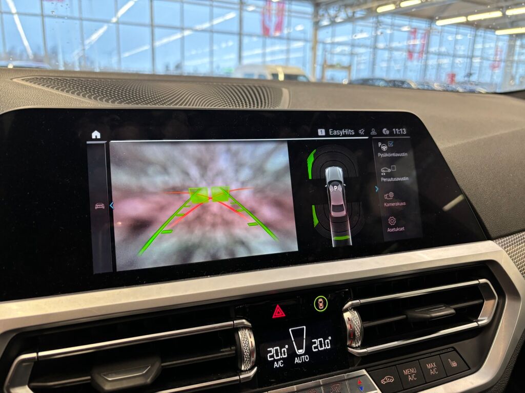 BMW 330 2020 Oranssi