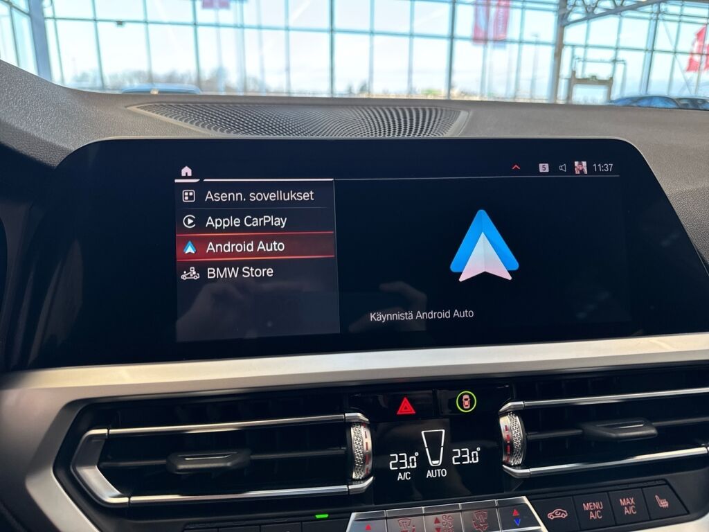 BMW 330 2020 Oranssi