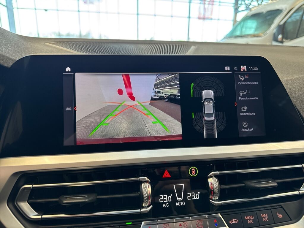 BMW 330 2020 Oranssi