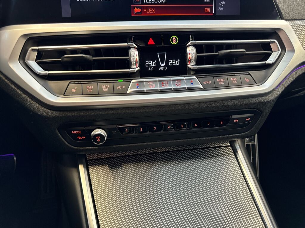 BMW 330 2020 Oranssi