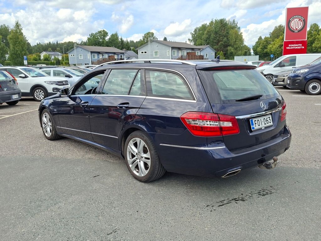 Mercedes-Benz E 2011 Sininen