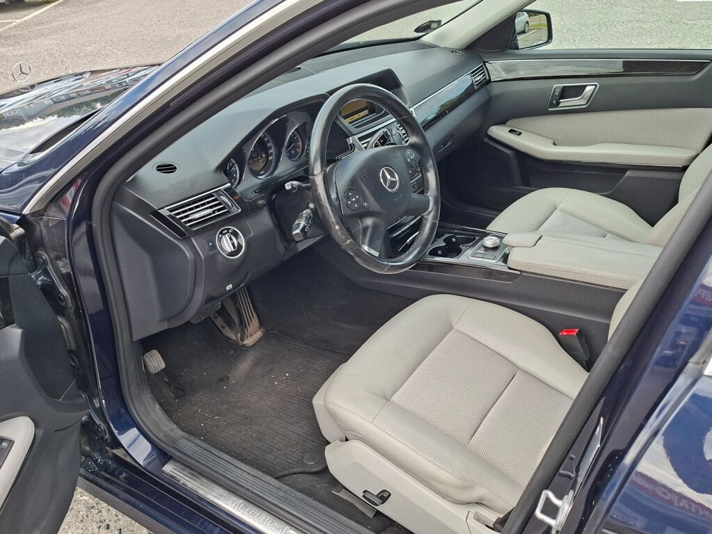 Mercedes-Benz E 2011 Sininen