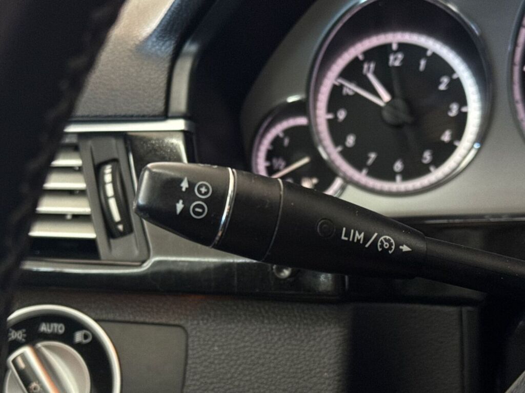 Mercedes-Benz E 2011 Sininen