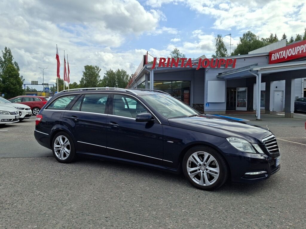Mercedes-Benz E 2011 Sininen