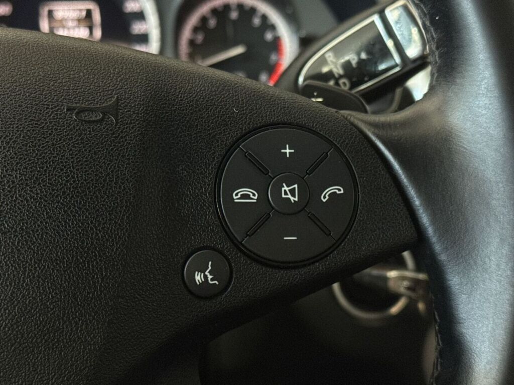 Mercedes-Benz E 2011 Sininen