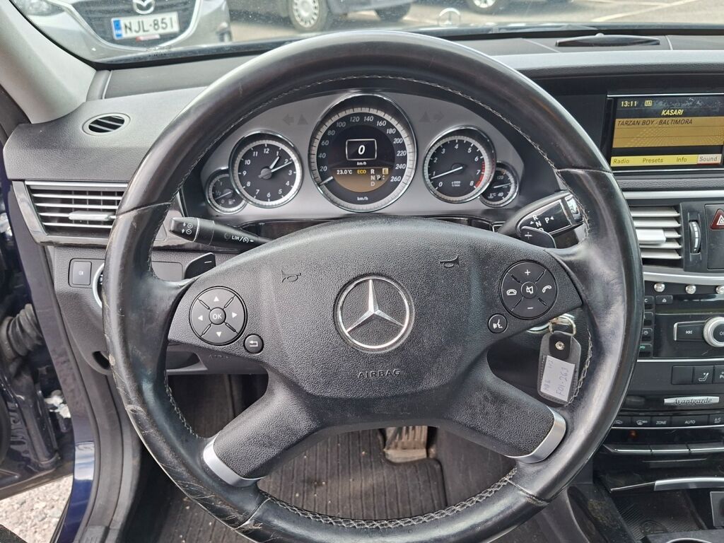 Mercedes-Benz E 2011 Sininen