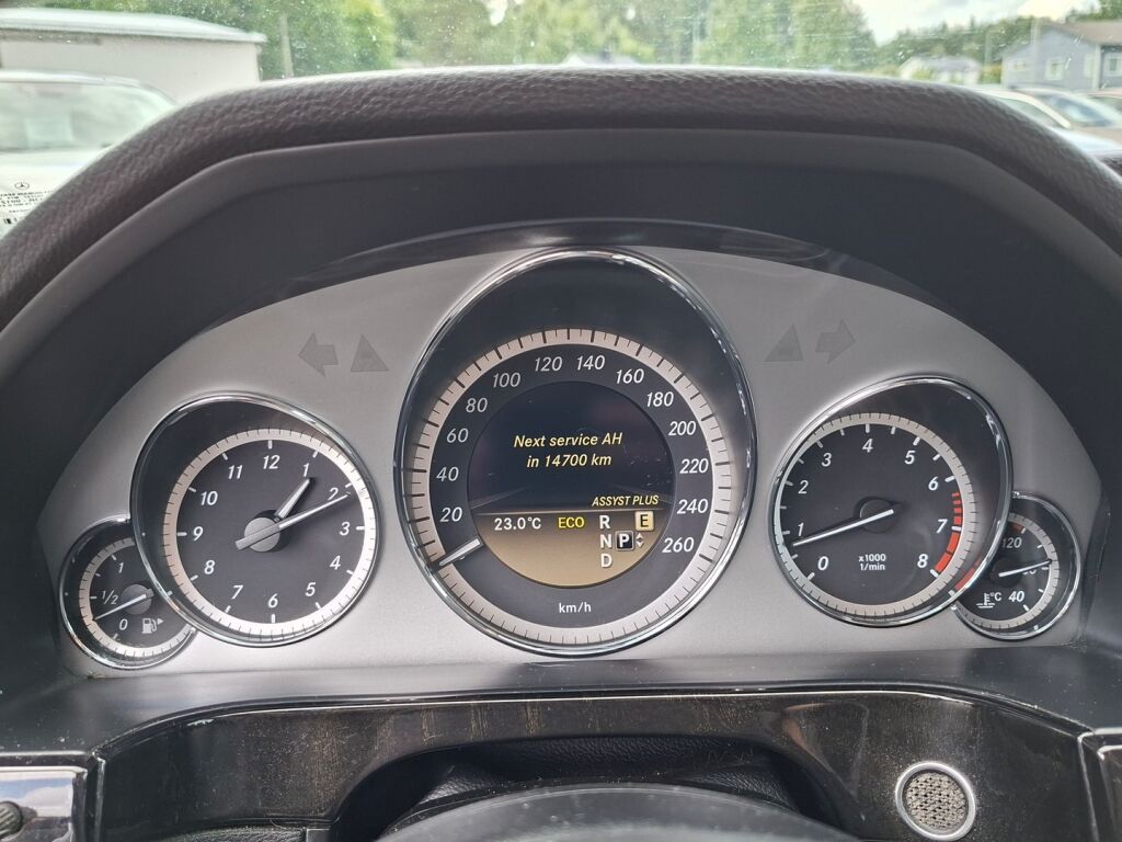 Mercedes-Benz E 2011 Sininen