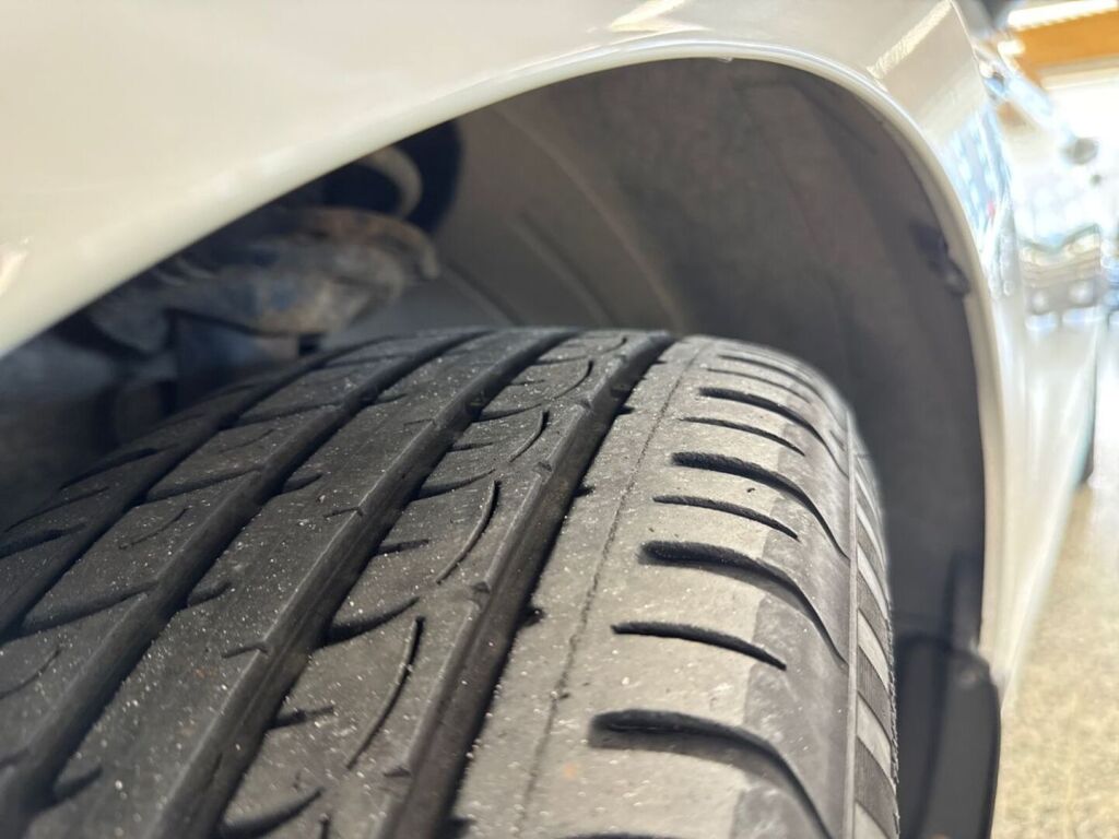 Volkswagen Passat 2019 Valkoinen