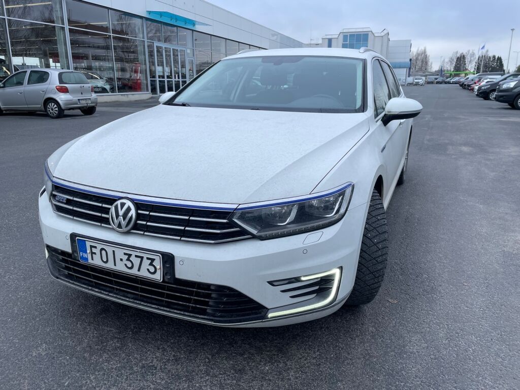 Volkswagen Passat 2019 Valkoinen