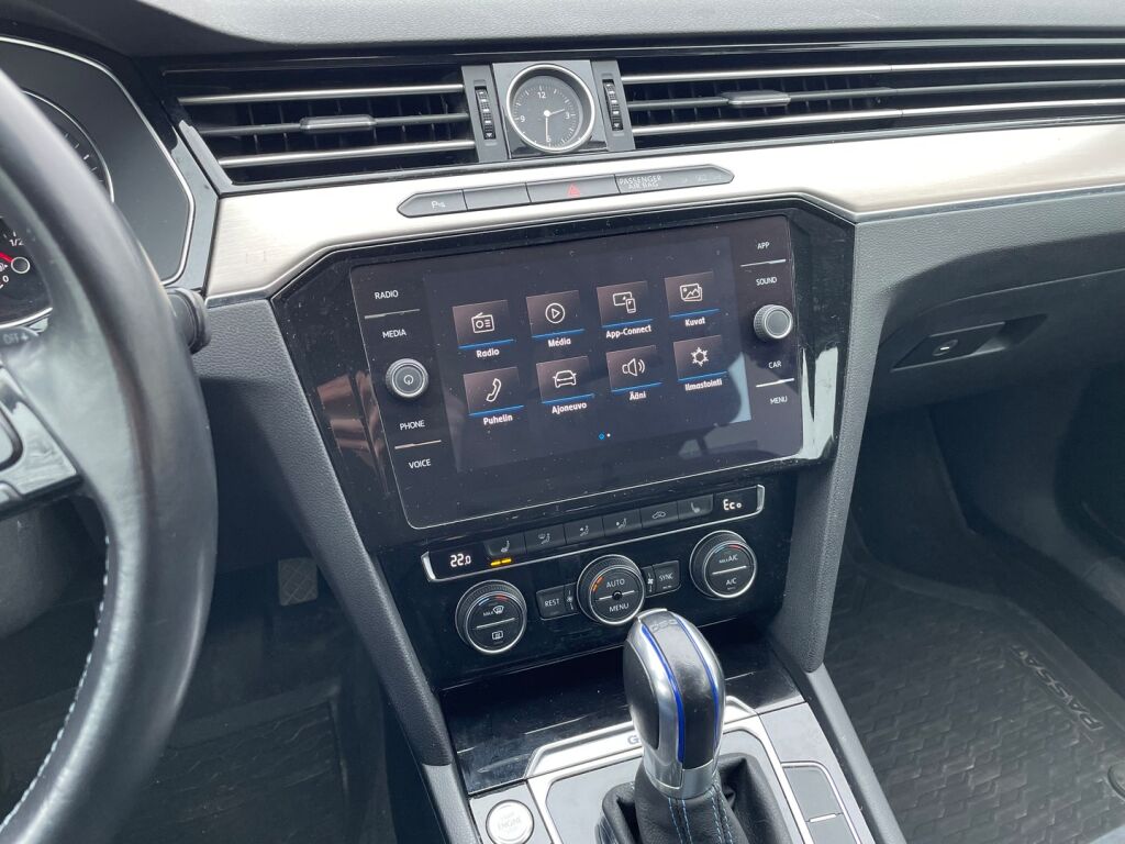 Volkswagen Passat 2019 Valkoinen