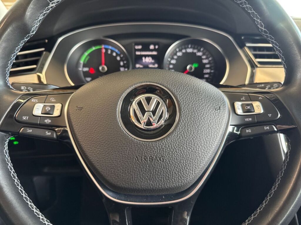 Volkswagen Passat 2019 Valkoinen