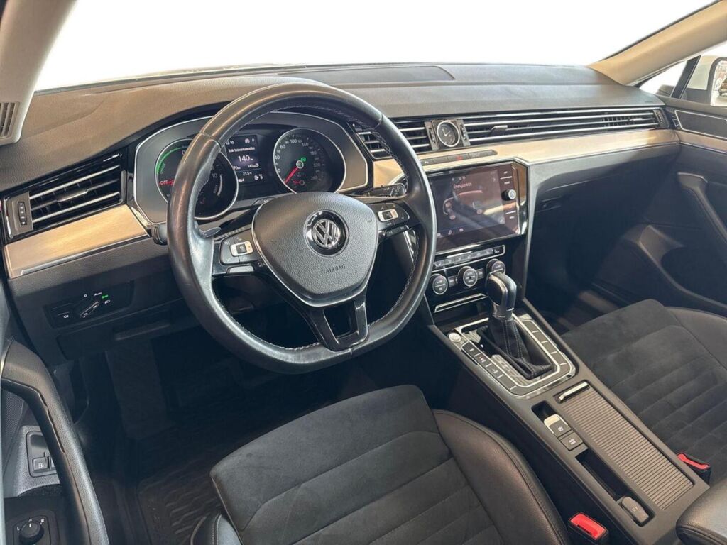 Volkswagen Passat 2019 Valkoinen