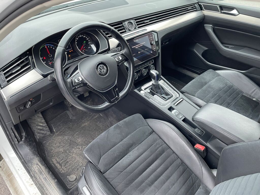 Volkswagen Passat 2019 Valkoinen