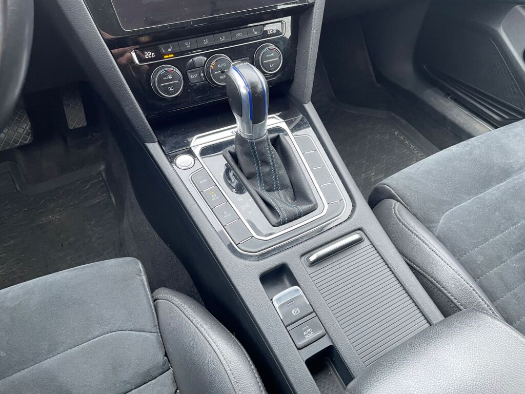 Volkswagen Passat 2019 Valkoinen