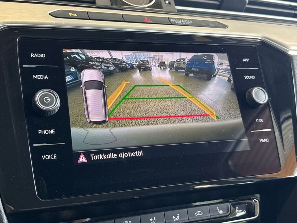Volkswagen Passat 2019 Valkoinen