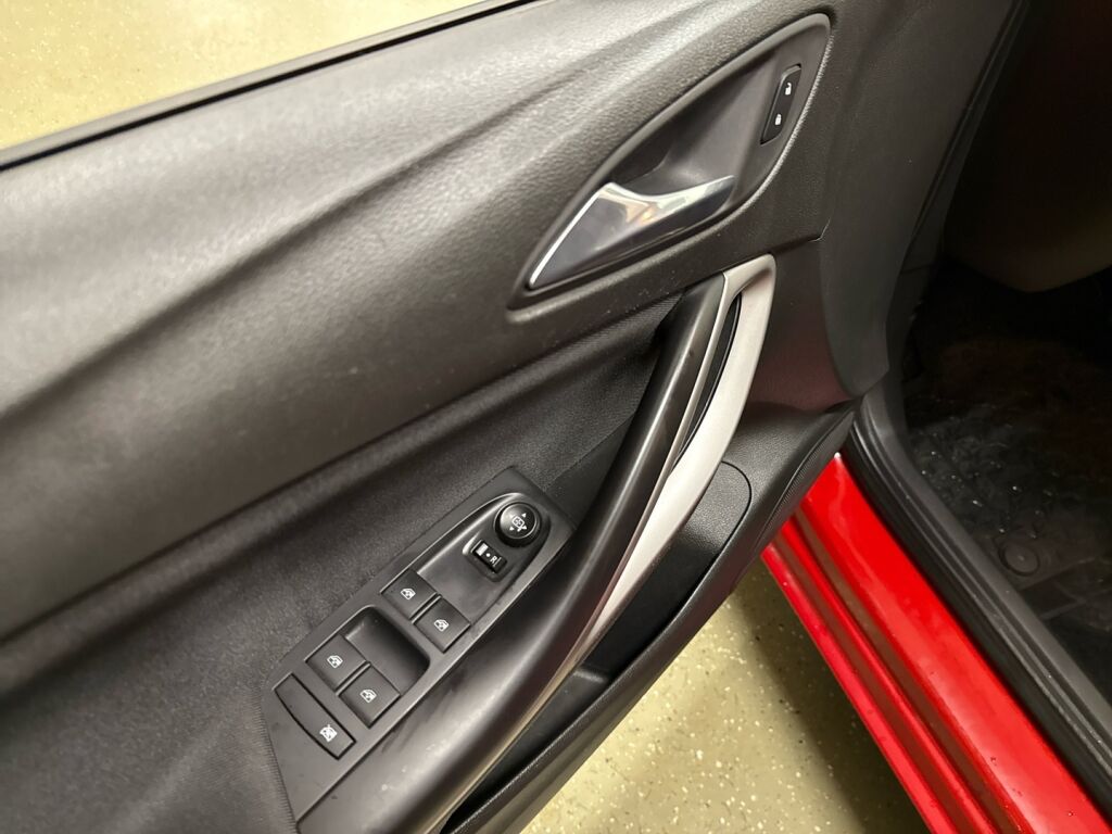 Opel Astra 2020 Punainen