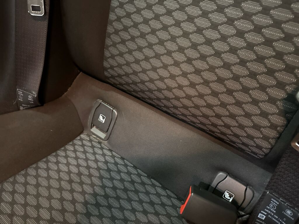 Opel Astra 2020 Punainen