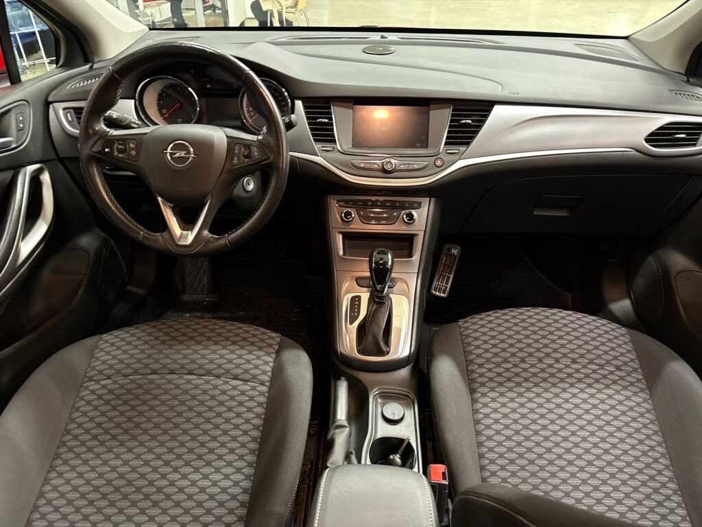 Opel Astra 2020 Punainen