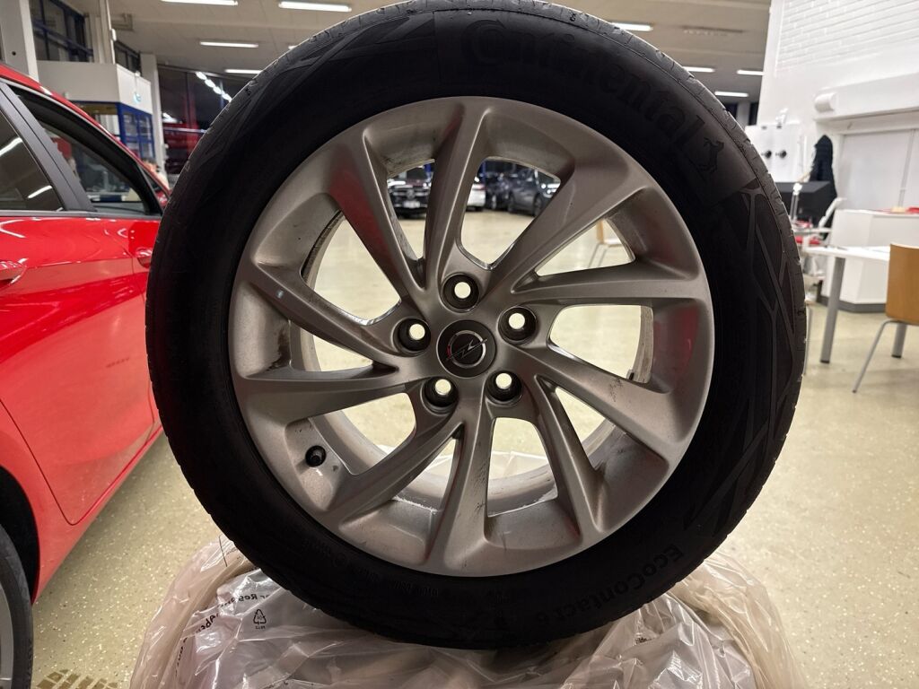 Opel Astra 2020 Punainen