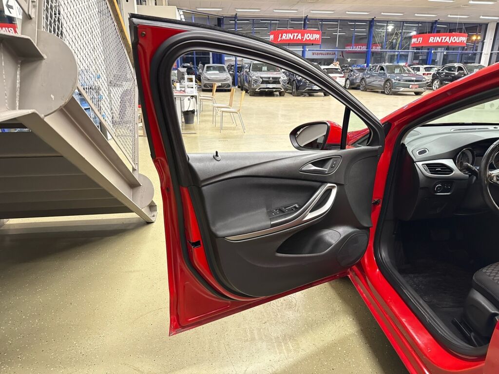 Opel Astra 2020 Punainen