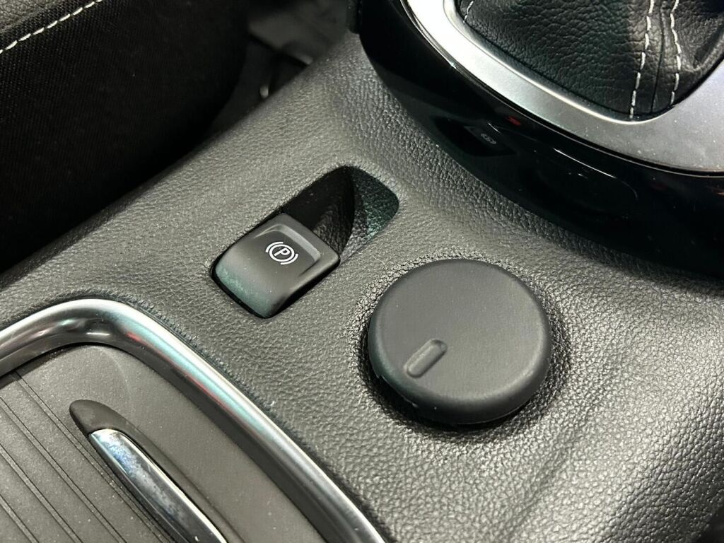 Opel Astra 2021 Punainen