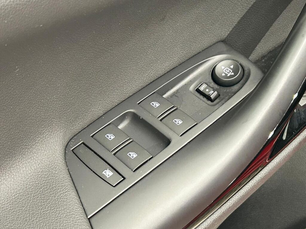 Opel Astra 2021 Punainen