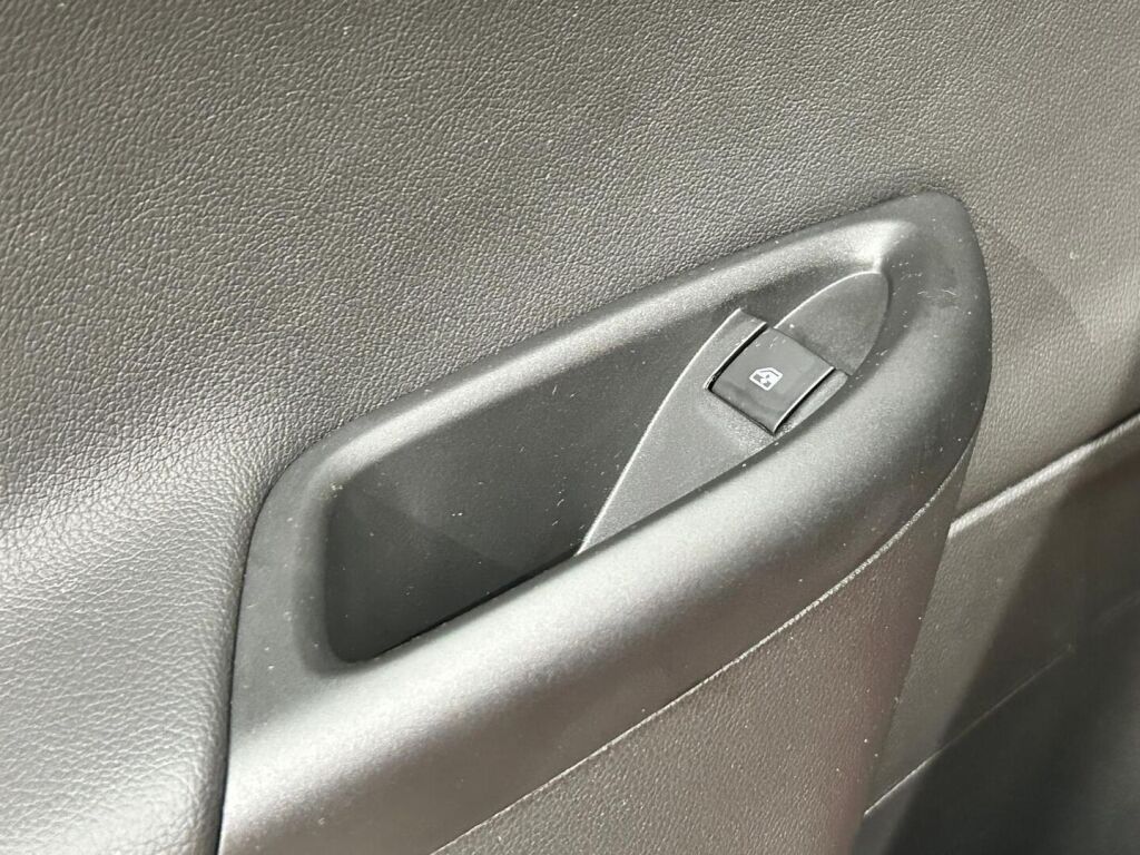 Opel Astra 2021 Punainen