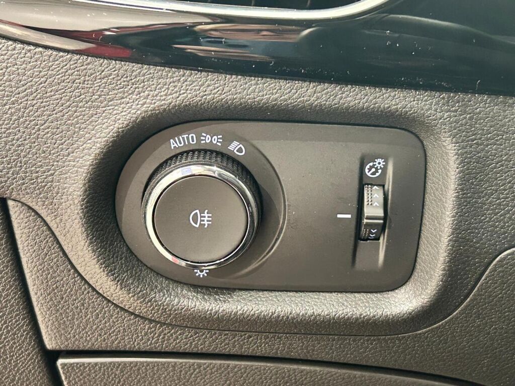 Opel Astra 2021 Punainen