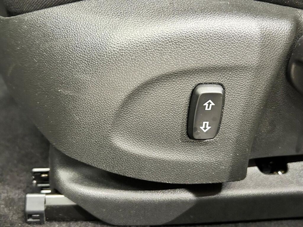 Opel Astra 2021 Punainen