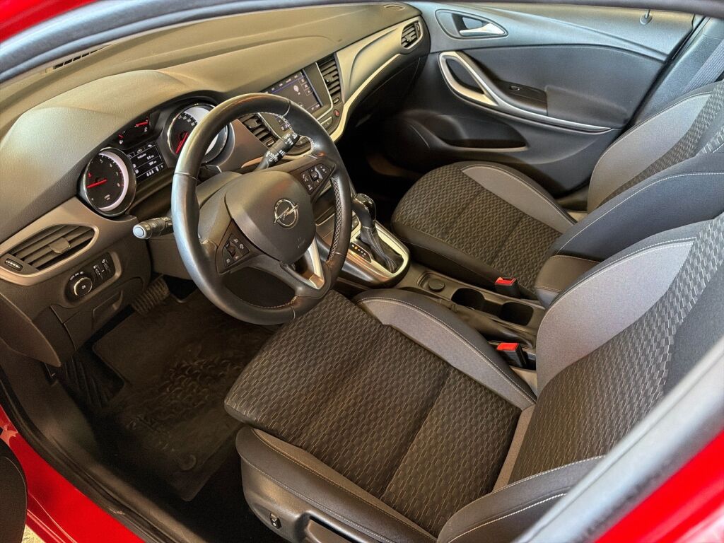 Opel Astra 2020 Punainen