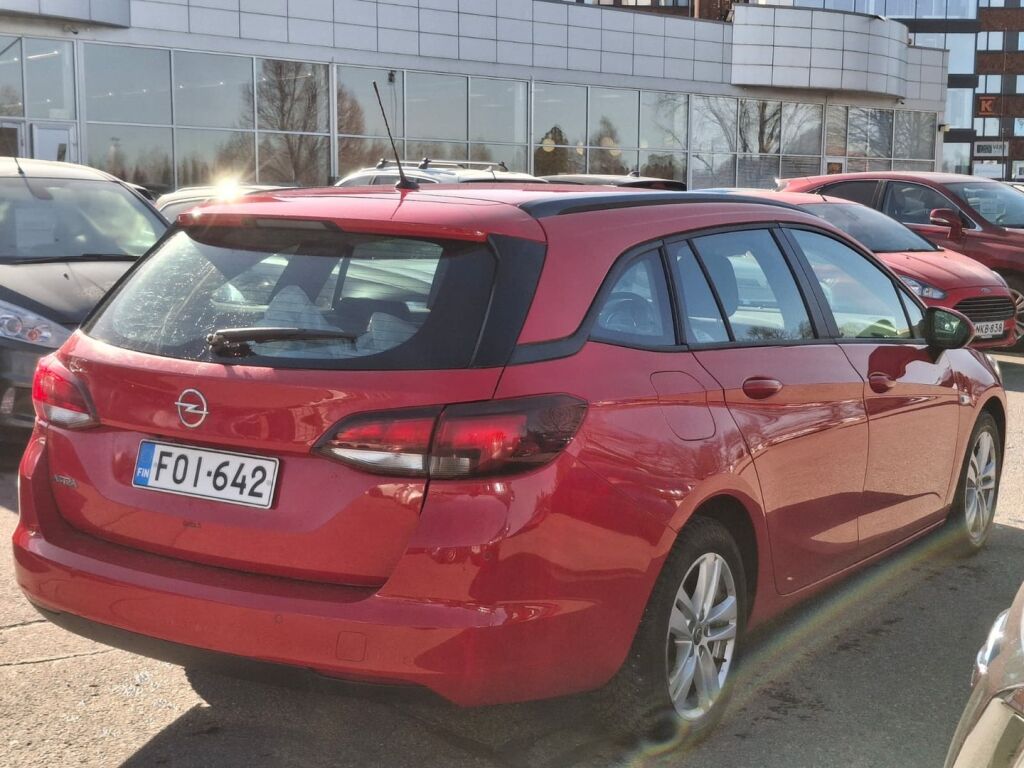 Opel Astra 2020 Punainen