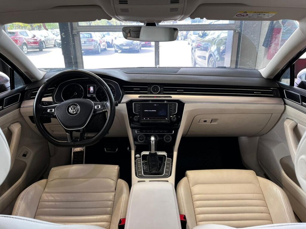 Volkswagen Passat 2016 Ruskea (beige)