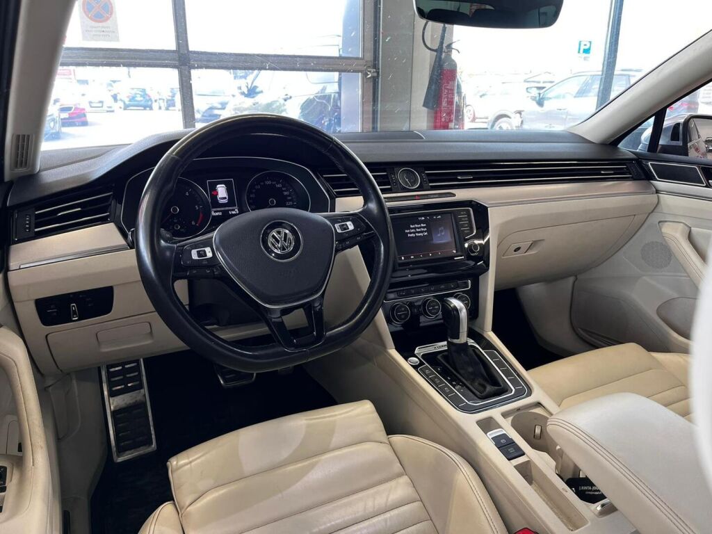 Volkswagen Passat 2016 Ruskea (beige)