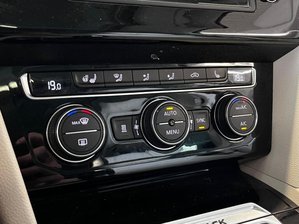 Volkswagen Passat 2016 Ruskea (beige)