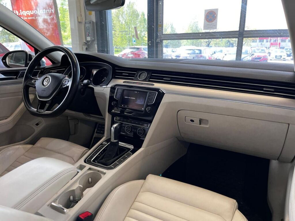 Volkswagen Passat 2016 Ruskea (beige)