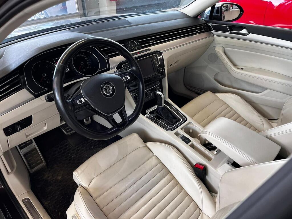 Volkswagen Passat 2016 Ruskea (beige)