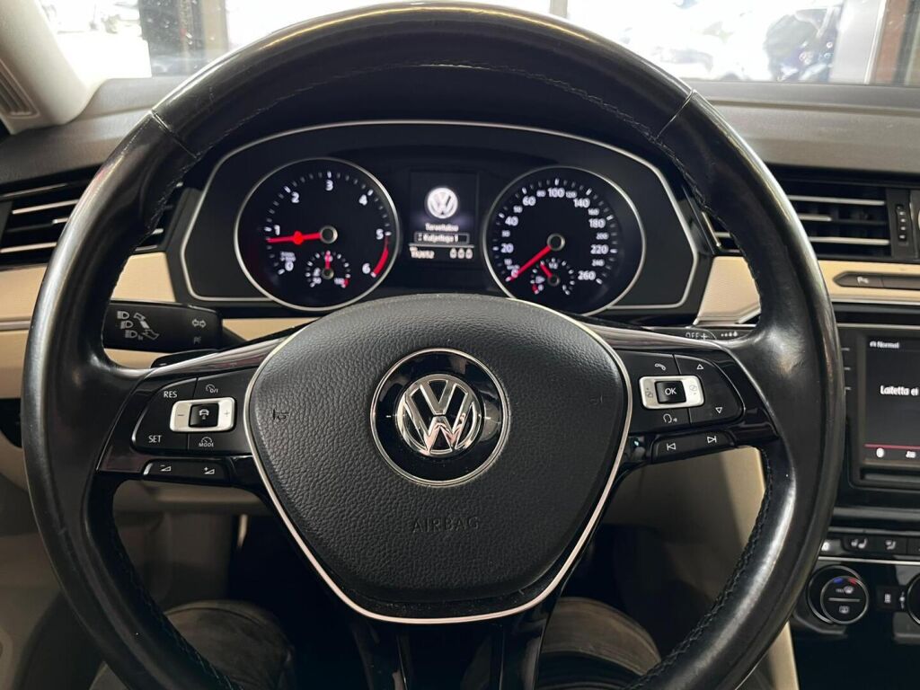 Volkswagen Passat 2016 Ruskea (beige)